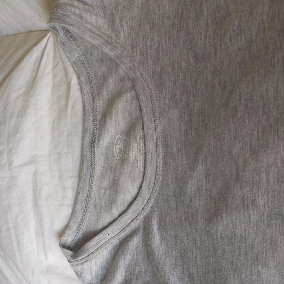 Woman's workout tank - Picture 3 of 3